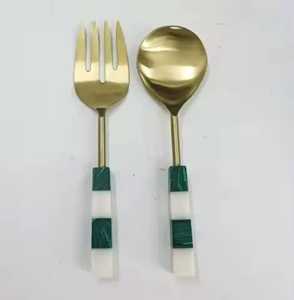 Ensemble d'ustensiles de service en acier inoxydable avec manche en résine, nouveau style, ensemble de couverts en métal, cuillère à salade pour usage domestique, hôtelier et en cuisine - Product Image 2