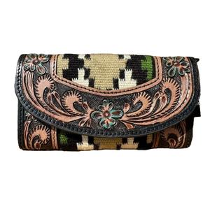 กระเป๋าหนังแท้สไตล์วินเทจโบฮีเมียนตะวันตกสำหรับผู้บริหาร งานแฮนด์เมด หนังแท้ ตกแต่งลายสลักด้วยมือ พร้อมโลโก้และลายสัตว์ - Product Image 3