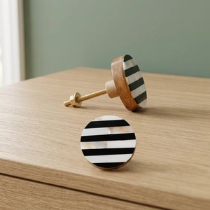 Bouton de meuble rond en bois, design rayé noir et blanc, poignée de meuble de style minimaliste, installation facile, salon, bureau à domicile - Product Image 1