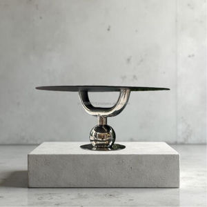 Présentoir à gâteaux en aluminium finition rustique pour les fêtes à thème vintage axées sur les présentations de desserts traditionnels faits maison - Product Image 3