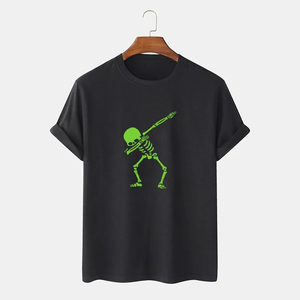 Vente en gros de t-shirts et shorts pour hommes, design personnalisé, deux pièces, couleurs contrastées, idéal pour l'été et les entraînements - Product Image 1