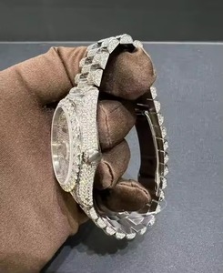 Montre de luxe pour homme en acier inoxydable, boîtier rond de 36 mm, affichage analogique de la date, bracelet incrusté de diamants, fermoir pliant - Product Image 4