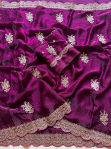 MB ETERNAL CLOTHING Saree de Soirée de Luxe en Soie Satinée, Broderie Multicolore, Bordure Festonnée et Découpée, Pièce de Blouse de Créateur - Product Image 3
