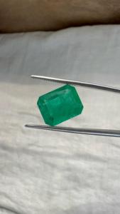 Émeraude naturelle zambienne de 4,55 carats, taille octogonale, pierre précieuse non montée |   Pierre précieuse verte certifiée pour la fabrication de bijoux fins et la vente en gros - Product Image 5