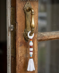 Pendentif traditionnel en perles de bois avec franges blanches pour décoration de meubles d'intérieur - Product Image 3