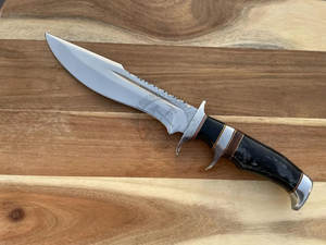 มีดล่าสัตว์เหล็กดามัสกัสทำมือแบรนด์ใหม่ ขนาด 13 นิ้ว ใช้ได้ทั้งมือซ้ายและขวา ความแข็งสูง ด้ามเรซิ่นสีดำ - Product Image 5