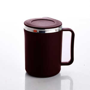 ¡Taza de cerámica con tapa de silicona para tu cumplido diario! - Product Image 2