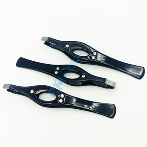 Juego de tijeras para cutículas y pinzas para cejas RMI de primera calidad con punta plateada y acabado en polvo negro mate / Tijeras de resorte - Product Image 4