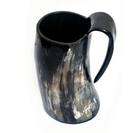 Mug en corne de buffle naturelle, écologique, artisanal, mug à bière viking avec design antique moderne, poignée en bois, best-seller