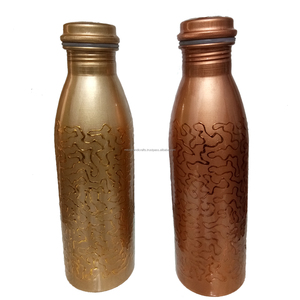 Conception dorée avec finition Mina Bouteille d'eau en cuivre pur 1000ML pour la consommation directe de boissons ayurvédiques pour la santé Prix personnalisé - Product Image 1