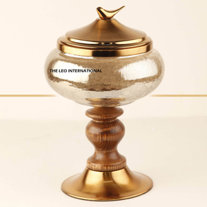 Sucrier en verre simple et magnifique, avec base et couvercle finis en or brillant, pour une décoration luxueuse. - Product Image 1