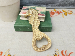 Abrebotellas con forma de caballito de mar más exigente Castas de latón Color dorado Metal Royal Look Abridor de tapa Diseño hecho a mano - Product Image 3