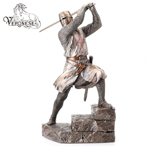 งานศิลปะเรซิ่นรูปนักรบเทมพลาร์ขี่ม้าขึ้นบันได ถือดาบสองมือ วาดด้วยมือ งานฝีมือศิลปะยุโรป ของสะสม - Product Image 2