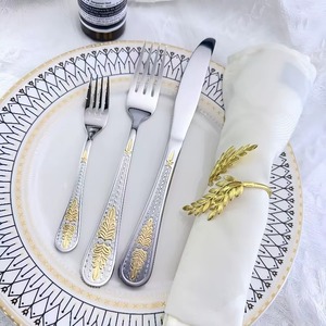 Juego de cubiertos de metal de alta calidad, bellamente elaborado por KHOOSI OVERSEAS en India, con un acabado que mejora la durabilidad. - Product Image 2