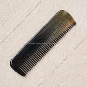Peine de Cuerno Natural Hecho a Mano, Ecológico y Moderno, Herramienta Duradera para Peinar el Cabello, Regalo Único para Navidad o Bodas - Product Image 4
