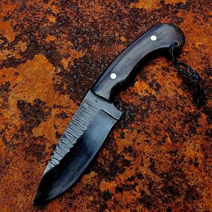 Couteau de chasse et de camping EDC forgé à la main, en acier inoxydable, finition noire, lame fixe, dos texturé, manche en bois, compact, pour l'extérieur - Product Image 1