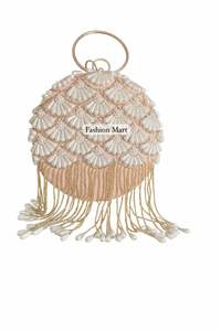 Bolso de mano redondo de lujo con perlas y borlas doradas para mujer, ideal para bodas, fiestas y eventos. - Product Image 5