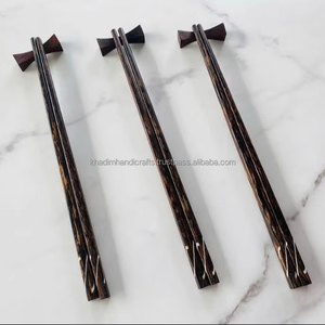 Elegantes palillos de madera en bolsa de tela | Regalo reutilizable ideal para los asistentes a la Oficina, viajeros, amantes del medio ambiente y entusiastas de la comida - Product Image 1