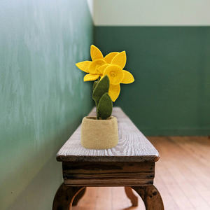 Pot de fleurs en feutre de laine fait main écologique en forme de tournesol |   Décoration de table et articles cadeaux pour la maison durable - Product Image 2