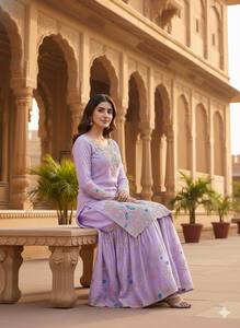 ชุดสัลวาร์ คามีซปักลายสีม่วงสำหรับผู้หญิง ชุดอินเดีย-ปากีสถานแบบดั้งเดิม พร้อมผ้าคลุมไหล่ สำหรับงานแต่งงาน งานปาร์ตี้ และงานอีด - Product Image 3