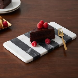 Tabla de cortar de mármol blanco y negro Herramienta de cocina elegante para cortar y servir con un aspecto moderno y elegante - Product Image 3