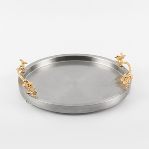 Superbe Plateau Rond en Métal Fait Main pour Servir les Aliments, Plateau à Desserts et Friandises pour Table, Maison, Hôtels, Mariages et Fêtes - Product Image 6