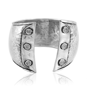 Pulsera de Plata de Ley 925 Hecha a Mano Silver Mountain con Grabado Floral en Espiral, Diseño de Doble Cara, Estilo Kada - Product Image 2