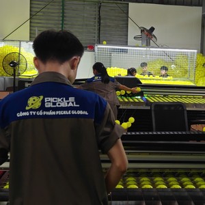 Balles de pickleball d'extérieur en TPE durable, 26,4 g, pour entraînement professionnel et compétition, fabriquées au Vietnam - Product Image 5