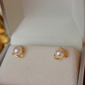 Pendientes de Perlas Akoya Naturales de Agua Dulce de 6-7 mm, Temperamento Femenino, Diseño de Molino de Viento Triangular con Forma de Bombilla Pequeña - Product Image 3