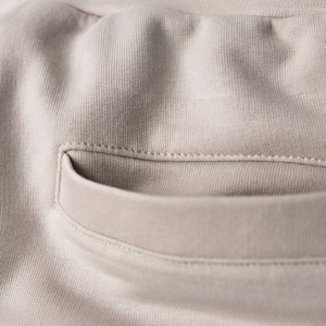 กางเกงขาสั้นนักวิ่งแบบลำลองสำหรับผู้ชายมีกระเป๋ามีซิปลายสีพื้นชุดออกกำลังกายที่เป็นมิตรกับสิ่งแวดล้อม - Product Image 3