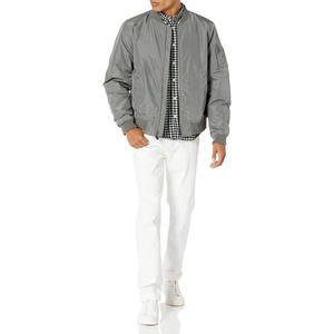 Chaqueta Bomber OEM Streetwear con Logotipo Bordado, Cuello Redondo, Cierre de Cremallera, Estilo Vintage, Impermeable, de Seda y Algodón, con Parches, para Hombre - Product Image 3