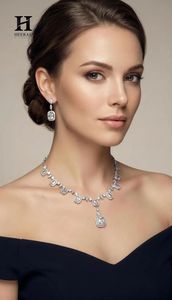 Juego de Joyería Nupcial de Lujo con Diamantes, Collar con Colgante de Oro Blanco de 14K con Corte Esmeralda y Pendientes Colgantes con Halo a Juego, Juego de Moissanita - Product Image 5
