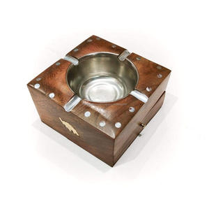 Cenicero de madera maciza de cuatro ranuras único personalizado al por mayor Cenicero de cigarros de metal tallado a mano decoración creativa pulida - Product Image 4