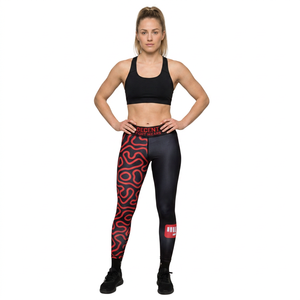 Leggings de sport pour femmes, noirs et rouges, à motifs, coupe ajustée, imprimés par sublimation, extensibles, doux et confortables pour le yoga. - Product Image 1