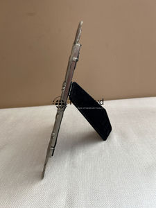 Cadre photo en métal de luxe, présentoir décoratif haut de gamme par Tradebyd - Product Image 6