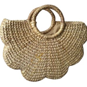 กระเป๋าผักตบชวาทำมือ - ลายดอกไม้ถักทอ - Product Image 1