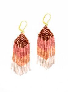 Pendientes hechos a mano de la mejor calidad, con cuentas de colores marrón y negro, bordados, y jhumka para niñas, de la India. - Product Image 2