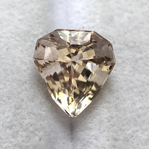 มอร์แกไนต์ธรรมชาติแท้รับรองคุณภาพ รูปทรงหัวใจแฟนซี คุณภาพสีและความเงางามเยี่ยม เบอร์ริลธรรมชาติ 4.08 กะรัต สะอาดตา ระดับ Loupe - Product Image 1