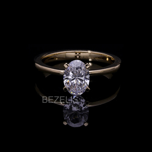 Anillo de Diamantes con Corte Ovalado y Diseño Lateral Refinado, Anillos de Diamantes para un Estilo de Compromiso Único - Product Image 3