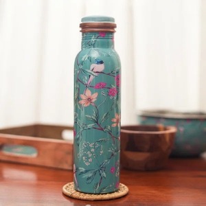 Botella de Agua de Cobre Puro con Diseño Floral de Espuma Marina, Ilustración de Aves Pintada a Mano, Reutilizable, Ecológica, con Logotipo Personalizable - Product Image 3