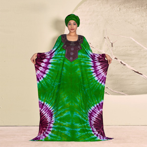 Caftán Farasha Modesto de Rayón con Patrón Artístico Abstracto, Cuello Adornado y Mangas Anchas Fluidas, Silueta Larga hasta el Suelo, Ideal para Eid - Product Image 4