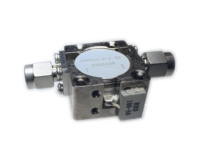 High Isolation RF Coaxial Isolator 2.2-3.5GHz 20-25dB Low Insertion Loss S-M-A for RF Amplifier Protection