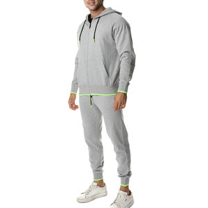 Ensemble de survêtement gris à capuche pour homme – Sweat-shirt à manches longues et pantalon de jogging avec fermeture éclair – Tenue décontractée d'automne respirante au design uni - Product Image 4