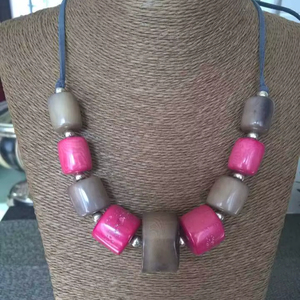 Collar de Cuentas de Resina Hecho a Mano, Diseño Artístico, Estilo Vintage, Joyería de Moda Unisex, Uso Casual, Accesorio de Regalo Elegante - Product Image 1