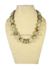 Collares de resina hechos a mano excepcionales, extraordinarios e impresionantes, joyería llamativa de lujo con atractivo artístico moderno y elegante - Product Image 2