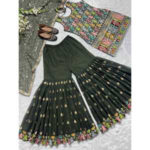 Salwar Kameez de créateur pour occasions spéciales, style haut, bas et dupatta, avec broderies de sequins, en polyester. - Product Image 1