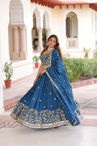 Lehenga Choli Tradicional de Seda con Bordado de Diseñador Indio, el Más Vendido, para Bodas y Fiestas de Verano, Incluye Dupatta - Product Image 2