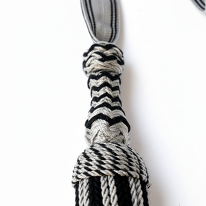 Nœuds d'épée personnalisés faits à la main avec logo, en ruban tressé confortable et franges en bouillon pour uniformes de défense personnelle - Product Image 2