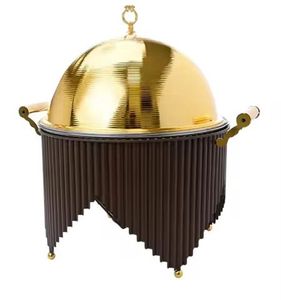 Plat de service de luxe doré avec cadre décoratif et accents sphériques blancs – Élégante chafing dish pour buffet et ustensiles de cuisine - Product Image 5