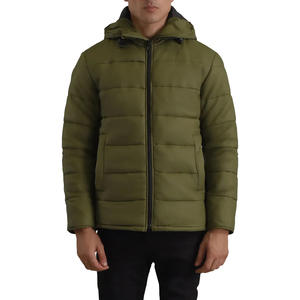 Experimente la calidez y el estilo con una chaqueta acolchada ligera, ideal para el uso diario al aire libre. - Product Image 1
